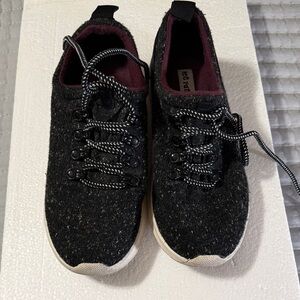 Not Rated Black and White Sneakers size 7